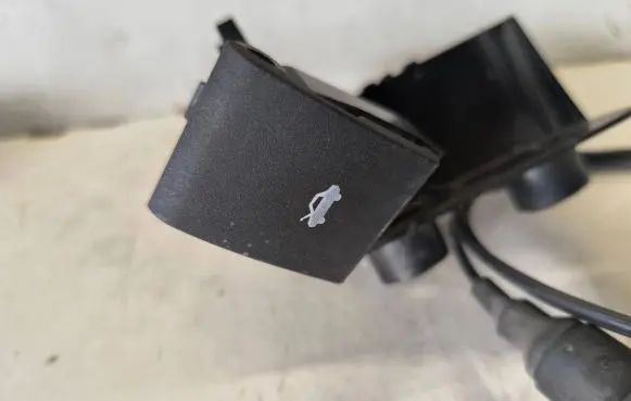 Engine bonnet/hood lock release cable