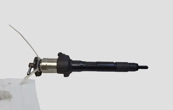 Mazda CX-7 Fuel injector R2AA13H50