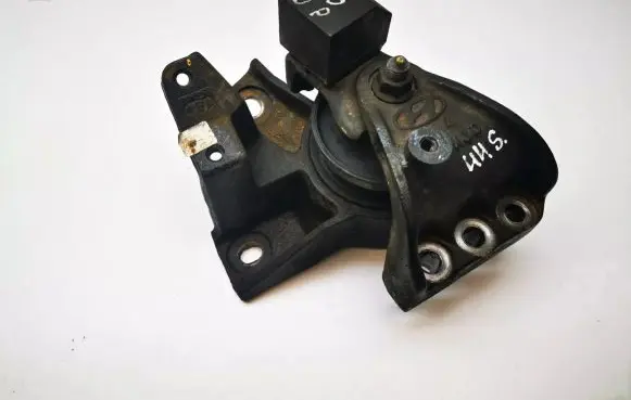 Hyundai Santa Fe Engine mount bracket 2181226750