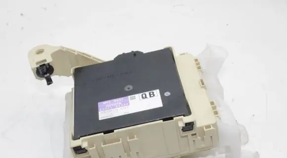 Toyota Auris E180 Central body control module 8922102340 MB2380008594