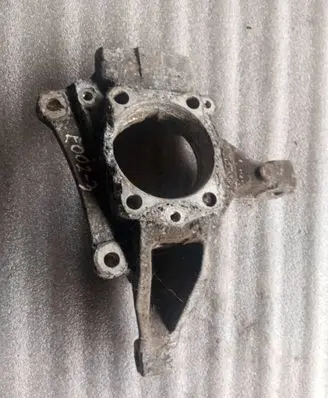 Volvo V70 Front wheel hub 9461944