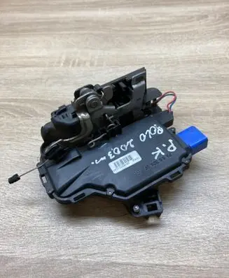 Volkswagen Polo Front door lock 3B1837015AM
