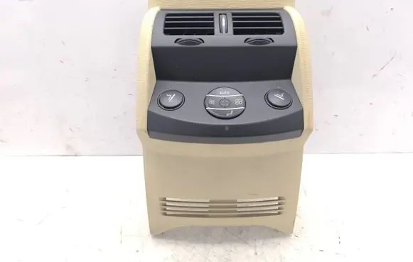 Rear air vent grill