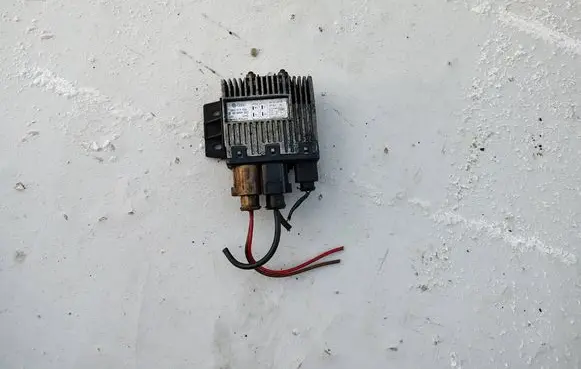 Volkswagen Transporter - Caravelle T5 Fan control module 3B0919506