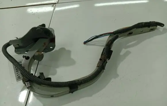 Mazda 323 Tailgate/trunk/boot hinge 
