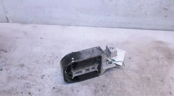 Volvo V40 Engine mount bracket 31359652