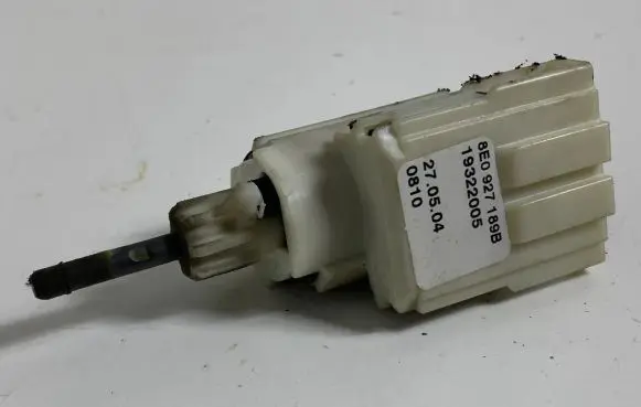 Audi A4 S4 B6 8E 8H Brake pedal sensor switch 8E0927189B