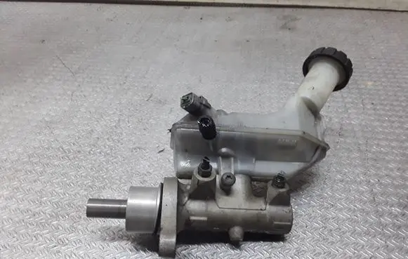 Renault Clio III Master brake cylinder 8200129956