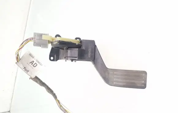Ford Focus Accelerator throttle pedal 2M519F836AE