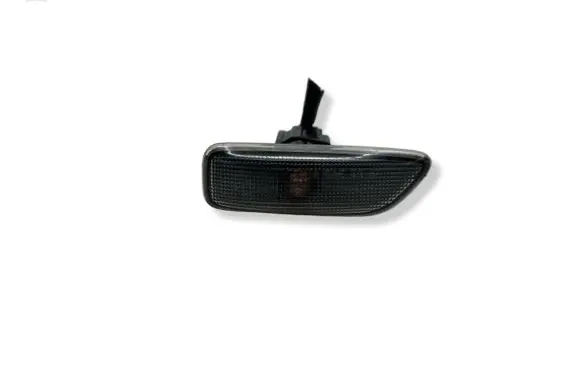 Volvo V70 Front fender indicator light 8658945