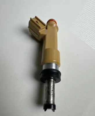 Toyota Prius+ (ZVW40) Fuel injector 2325037010 86901320