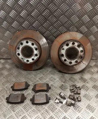 Volkswagen Jetta V Rear brake disc