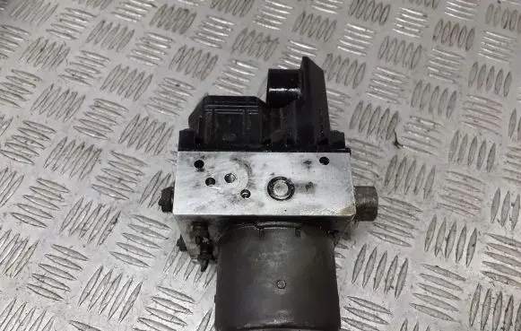 Ford Mondeo Mk III ABS Pump 1S71-2M110-AE