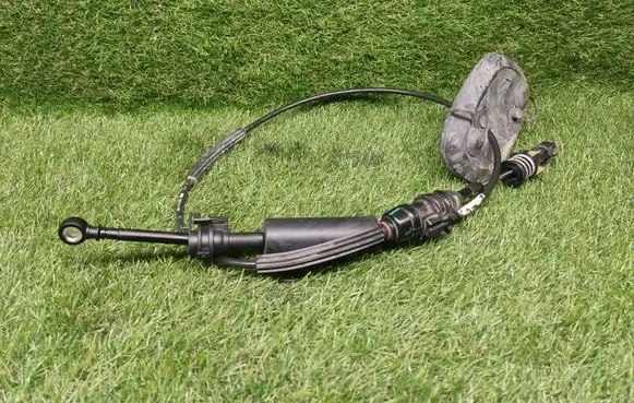 Chevrolet Cruze II Gear shift cable linkage 39117743