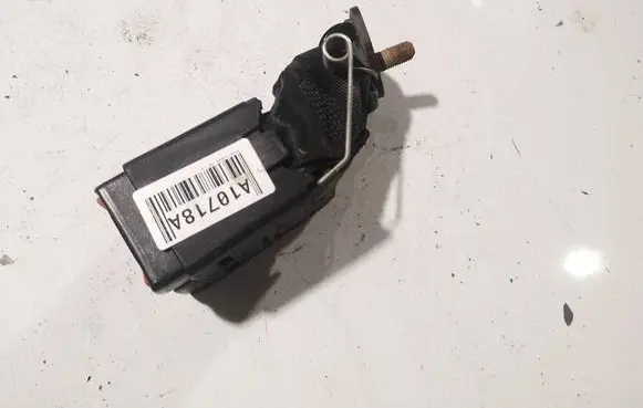Renault Laguna I Middle seatbelt buckle (rear) 