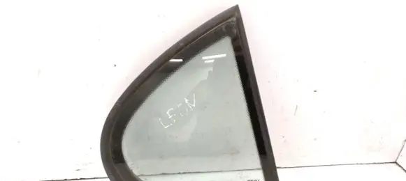 Rear vent window glass