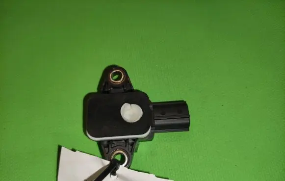 Volkswagen Polo V 6R Airbag deployment crash/impact sensor 1Q0955557 022448 180110