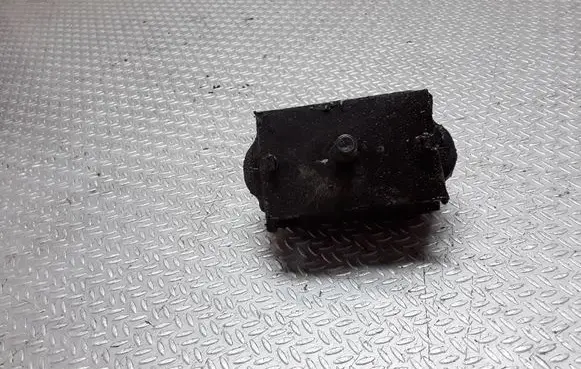 Engine mount bracket