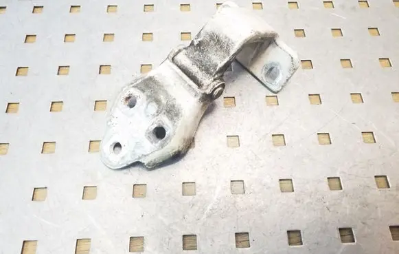 Iveco Daily 35 - 40.10 Front door lower hinge 56087