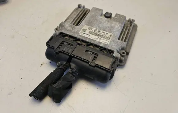 Volkswagen PASSAT B7 Engine control unit/module 03L907309AE 0281017946