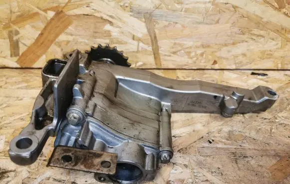 Mercedes-Benz E W212 Oil pump A6421810095 81861S708 64220