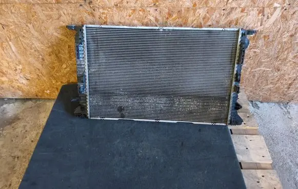 Porsche Macan (95B) Coolant radiator 8K0121251AL