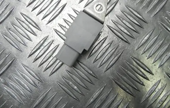 Toyota Prius (XW20) Aerial antenna filter 9098004174 U303