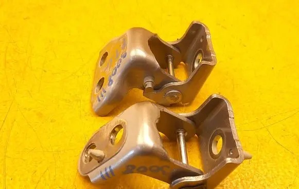 Peugeot 3008 III Rear door lower hinge 9850559180 9850559580