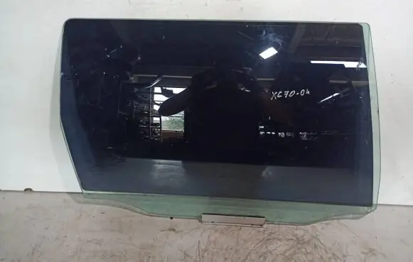 Volvo XC70 Rear door window glass 43R001105 E000186 DOT57M20AS2
