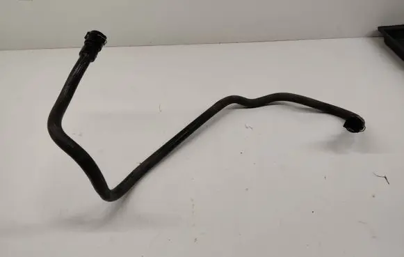 Engine coolant pipe/hose