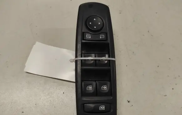 Renault Laguna III Electric window control switch 809610007R 8045