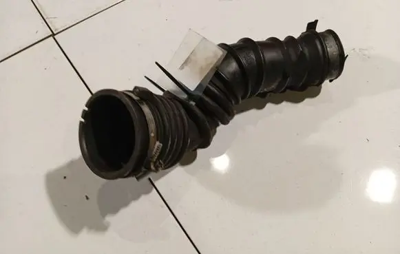 Toyota Avensis T250 Air intake hose/pipe