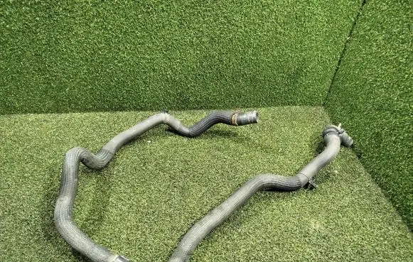 Nissan NV300 Engine coolant pipe/hose 924106155R