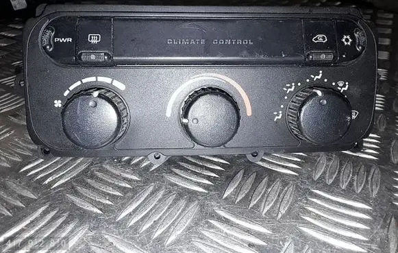 Chrysler Voyager Climate control unit 05005001AH