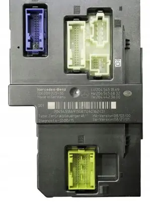 Mercedes-Benz C W204 Fuse module 2045451869
