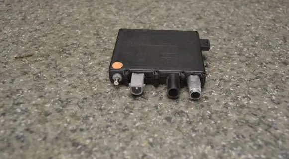 BMW 3 E46 Antenna control unit 8377817