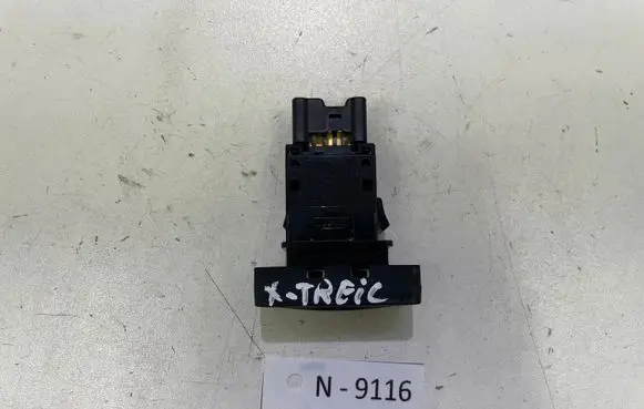 Nissan X-Trail T31 Hazard light switch
