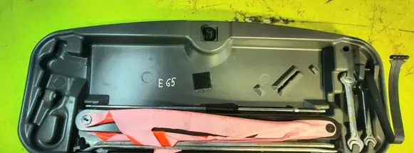 BMW 7 E65 E66 Tool box 71116752543 15361710