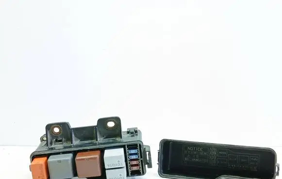 Toyota Avensis T250 Fuse box set 8386P1