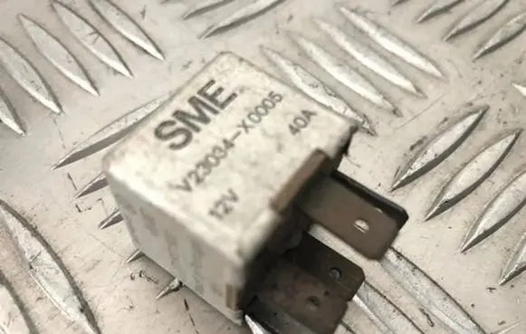 Volkswagen Golf III Other relay 171937503