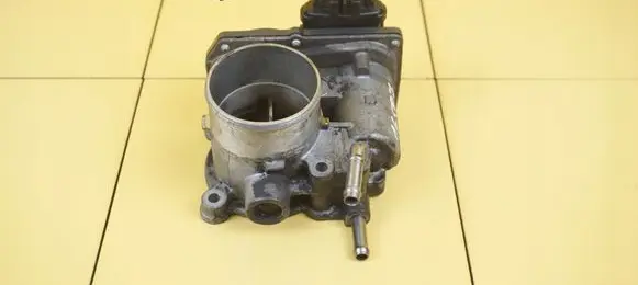 Toyota Avensis T270 Throttle body valve 261000R020 1ADFTV