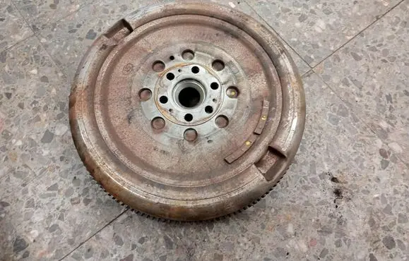 Volkswagen Crafter Dual mass flywheel 04l105266p