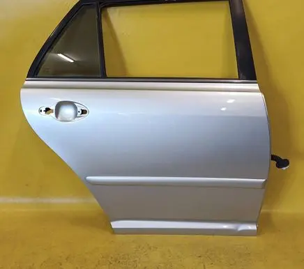 Toyota Avensis T250 Rear door 