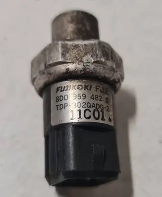 Volkswagen PASSAT B3 Air conditioning (A/C) pressure sensor 8D0959482B 11C01 TDP302QADG2