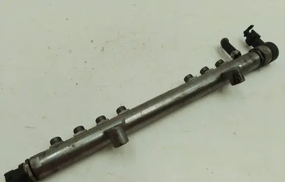 Volvo V70 Fuel main line pipe 30777759