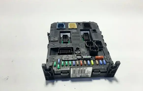 Peugeot 5008 Fuse module 9664058780 966405878002