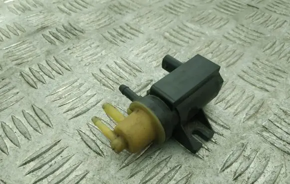 Mercedes-Benz C W204 Turbo solenoid valve A0071531428 70078203
