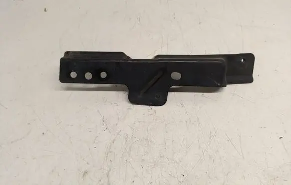 Audi Q7 4L Fender mounting bracket 4L0805697