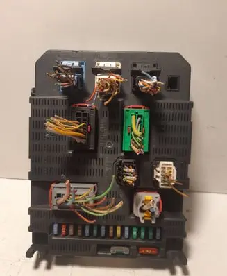 Peugeot 308 Fuse module 9663798180 2460512131207 0047256171207