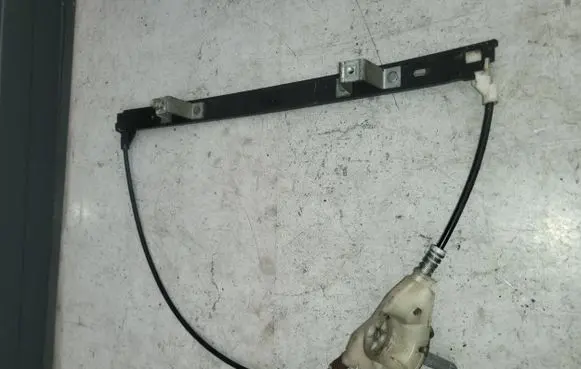 Land Rover Freelander Front door electric window regulator 